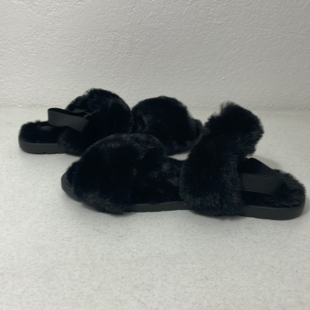 NEW IN BOX Sun + Stone Womens Slippers Size 11M